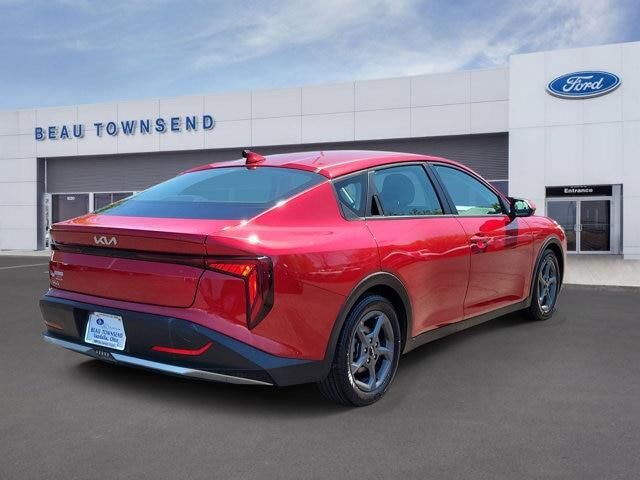2025 Kia K4 LXS — photo 1 of 17