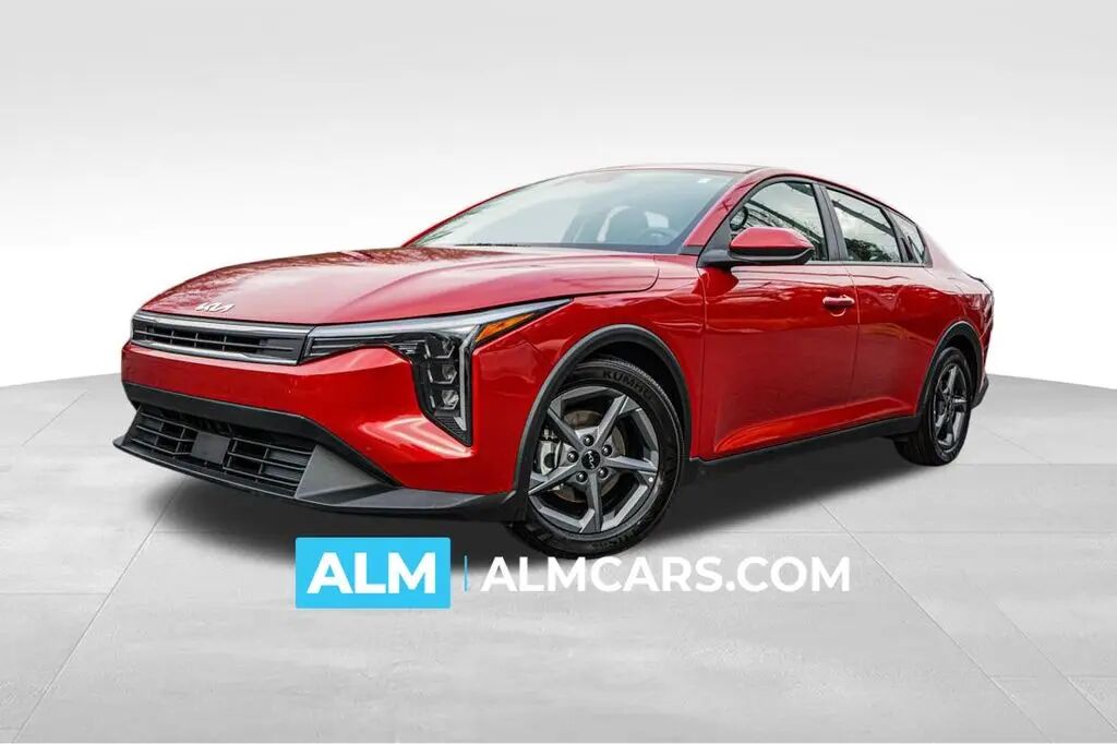 2025 Kia K4 LXS — photo 1 of 13