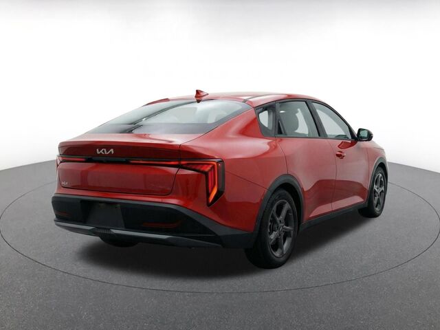 2025 Kia K4 LXS — photo 1 of 4