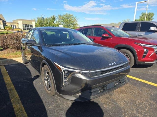 2025 Kia K4 LXS — photo 1 of 4