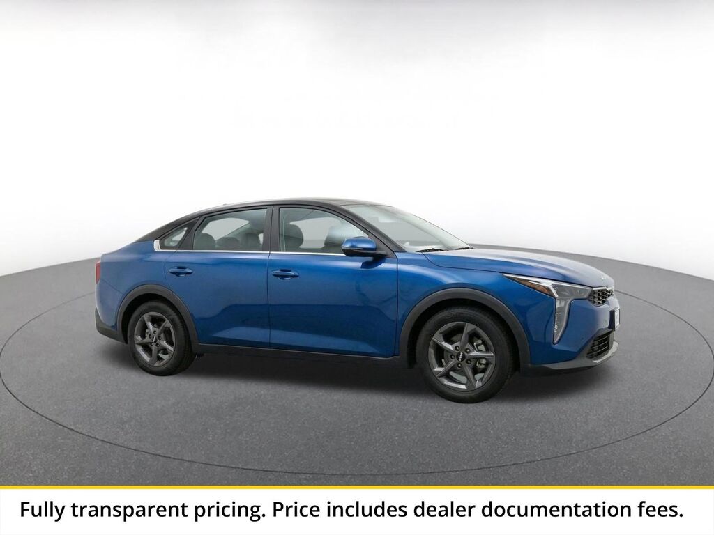2026 Kia K4 LXS — photo 1 of 10