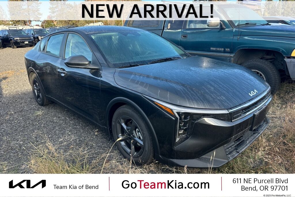 2026 Kia K4 LXS — photo 1 of 4