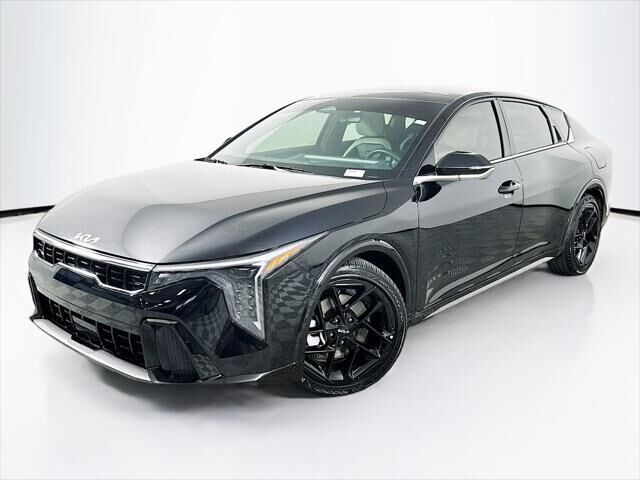 2025 Kia K4 GT-Line Turbo — photo 1 of 13