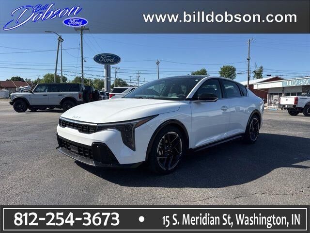 2025 Kia K4 GT-Line — photo 1 of 13