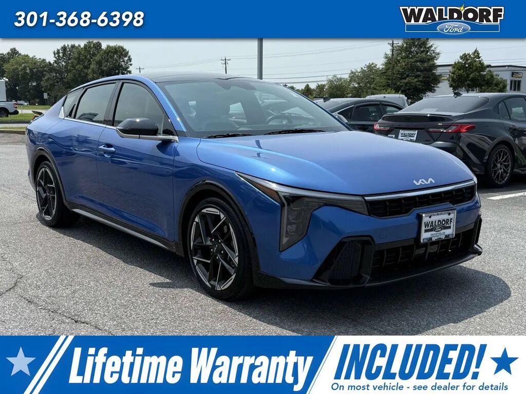 2025 Kia K4 GT-Line — photo 1 of 13