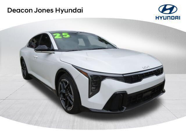 2025 Kia K4 GT-Line — photo 1 of 13