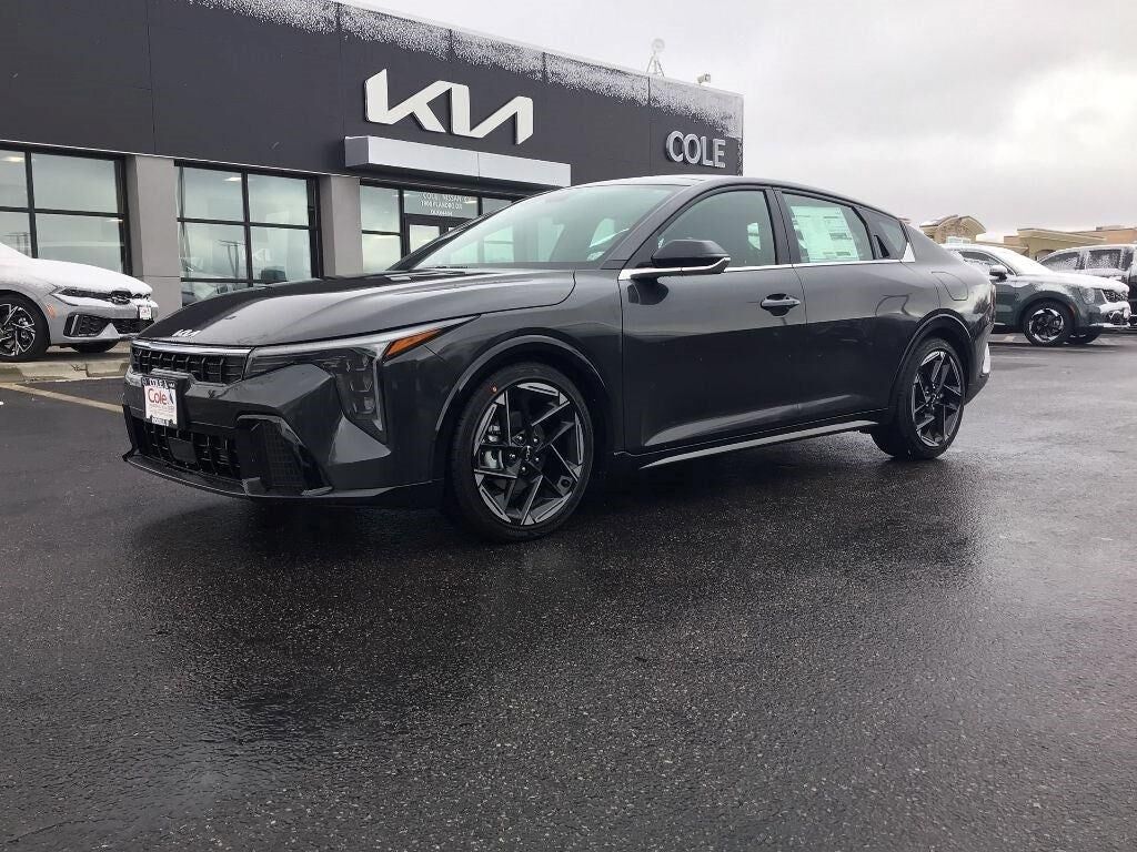 2025 Kia K4 GT-Line — photo 1 of 1