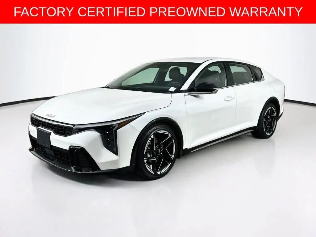 2025 Kia K4 GT-Line — photo 1 of 13
