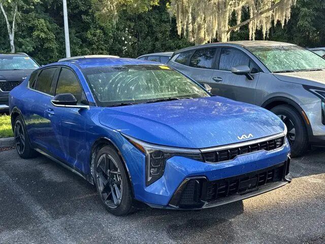 2025 Kia K4 GT-Line — photo 1 of 11