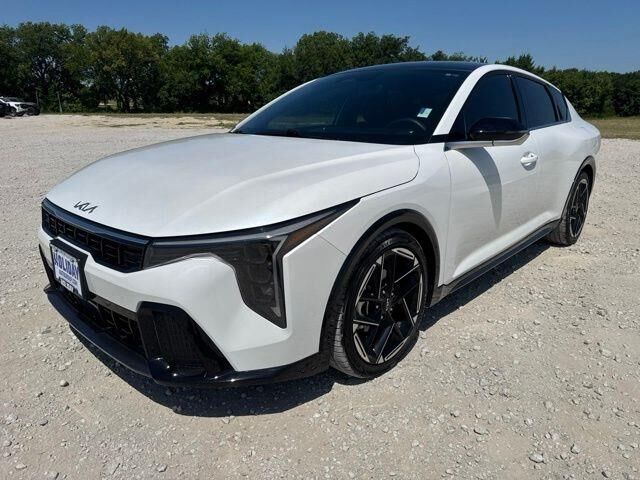 2025 Kia K4 GT-Line — photo 1 of 26