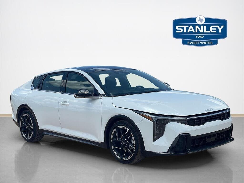 2025 Kia K4 GT-Line — photo 1 of 1
