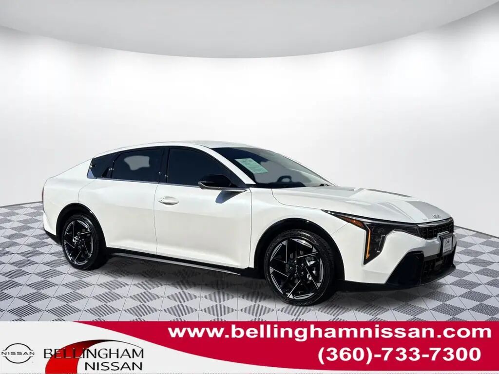 2025 Kia K4 GT-Line — photo 1 of 13