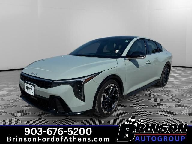 2025 Kia K4 GT-Line — photo 1 of 13
