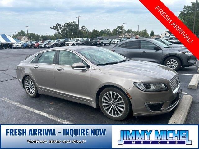 2019 Lincoln MKZ Base — photo 1 of 10