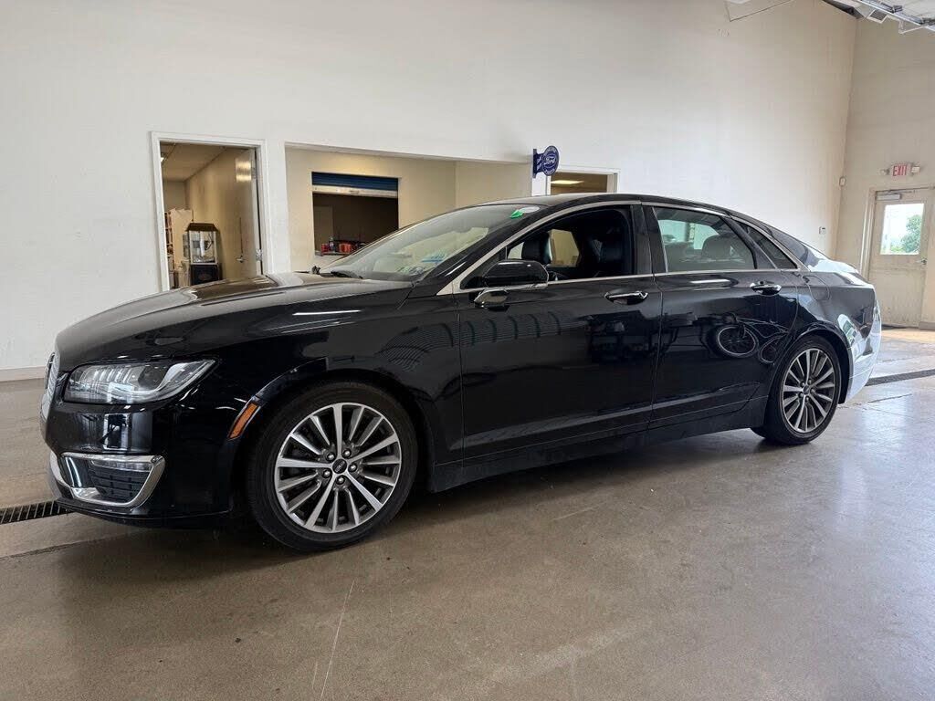 2020 Lincoln MKZ Standard — photo 1 of 13