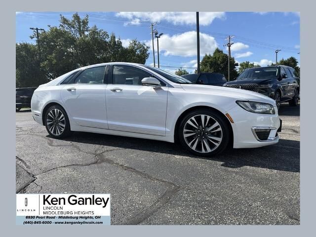 2017 Lincoln MKZ Reserve — photo 1 of 13