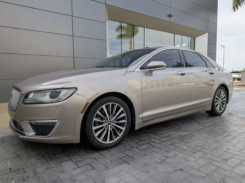 2019 Lincoln MKZ Hybrid Base — photo 1 of 13
