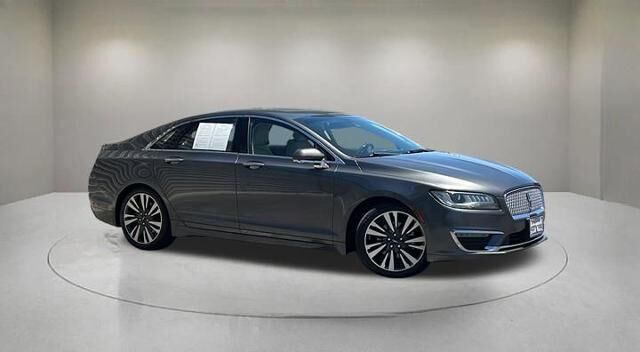 2019 Lincoln MKZ Hybrid Reserve II — photo 1 of 13