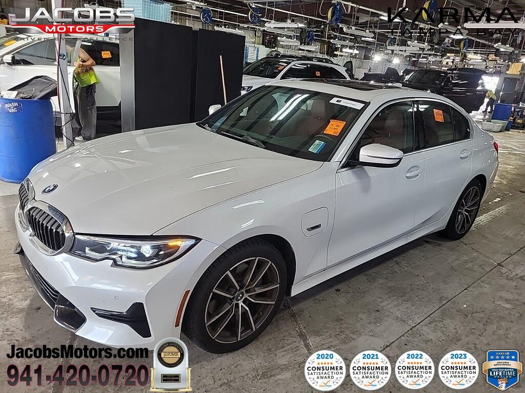 2022 BMW 3 Series 330e — photo 1 of 13