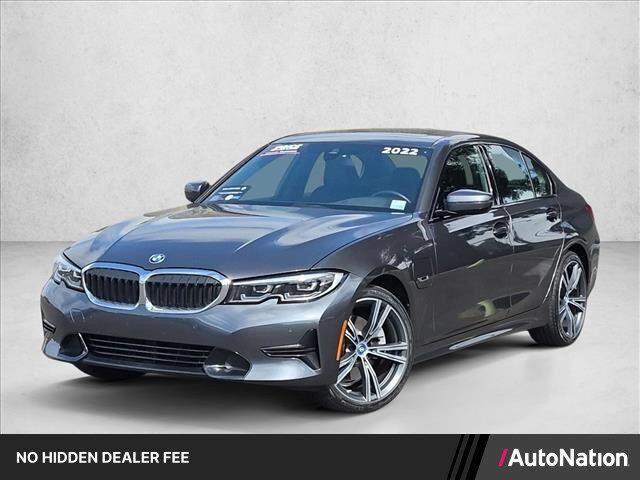 2022 BMW 3 Series 330e — photo 1 of 13
