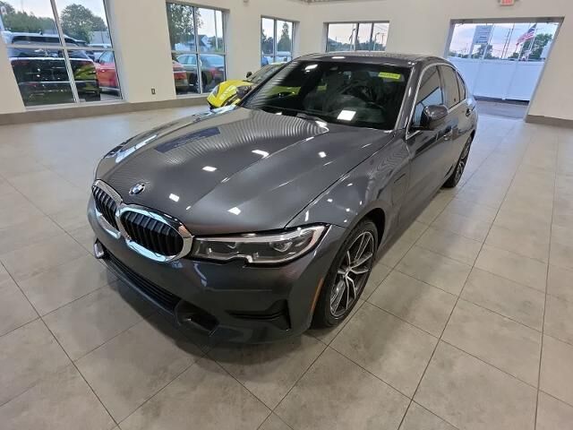 2021 BMW 3 Series 330e xDrive — photo 1 of 13
