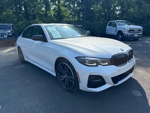 2022 BMW 3 Series 330i xDrive — photo 1 of 26