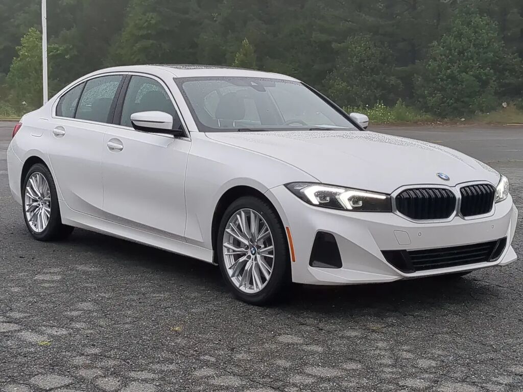 2024 BMW 3 Series 330i — photo 1 of 13