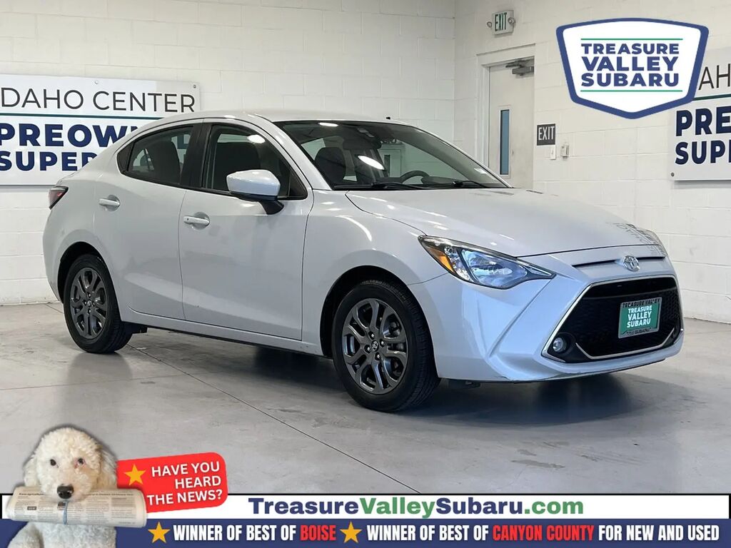 2020 Toyota Yaris LE — photo 1 of 13