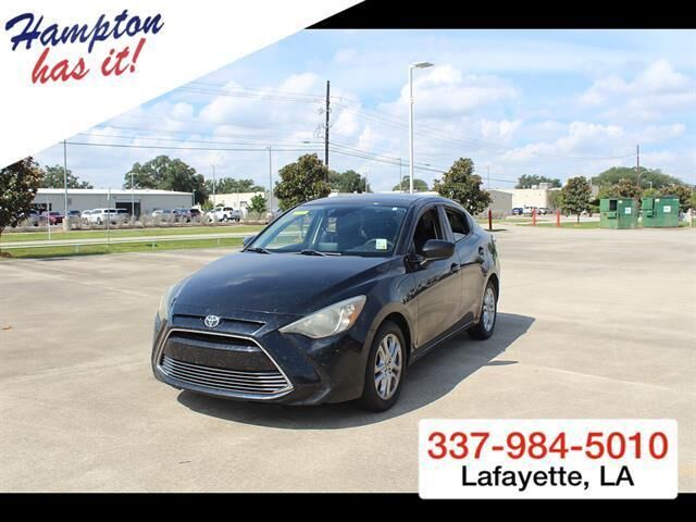 2017 Toyota Yaris iA Base — photo 1 of 9