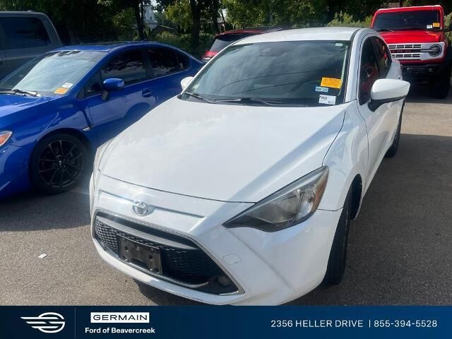 2019 Toyota Yaris L — photo 1 of 6