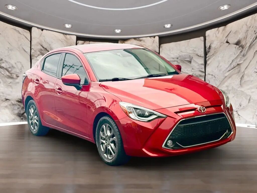2019 Toyota Yaris L — photo 1 of 13