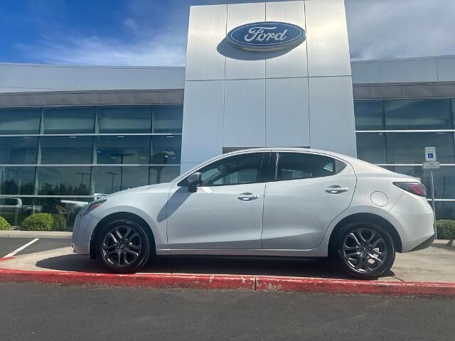 2019 Toyota Yaris LE