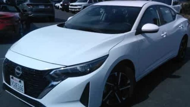 2025 Nissan Sentra SV — photo 1 of 13