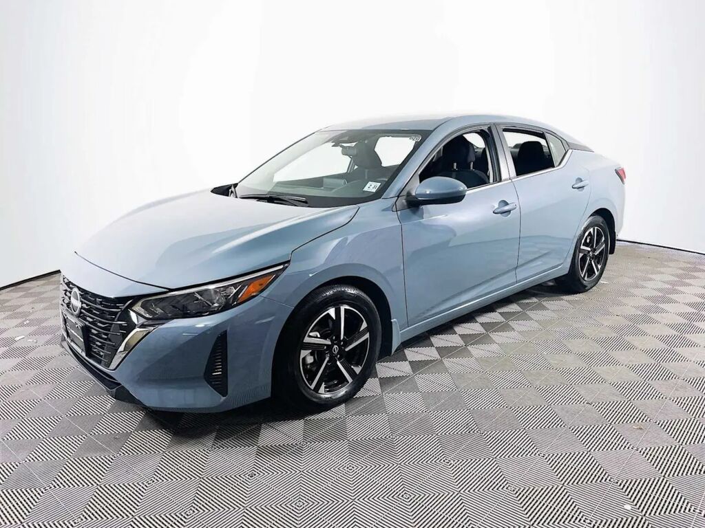 2025 Nissan Sentra SV — photo 1 of 8