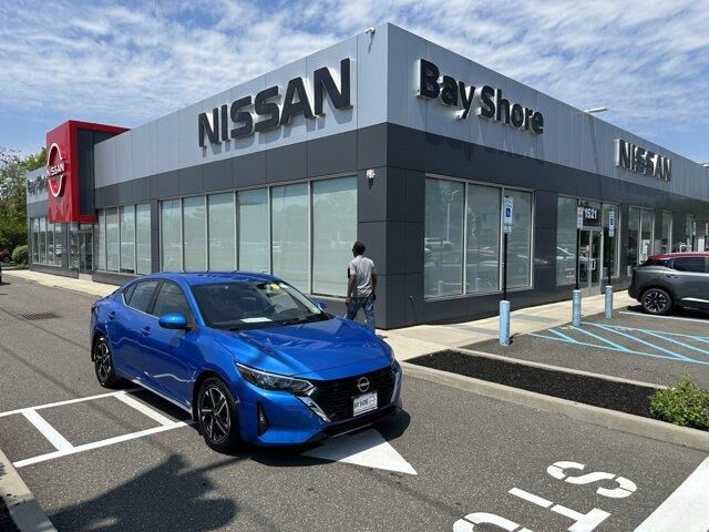 2025 Nissan Sentra SV — photo 1 of 104