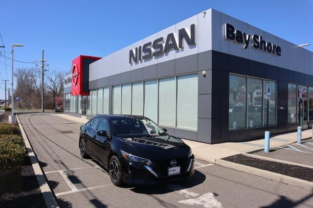 2025 Nissan Sentra SV — photo 1 of 117