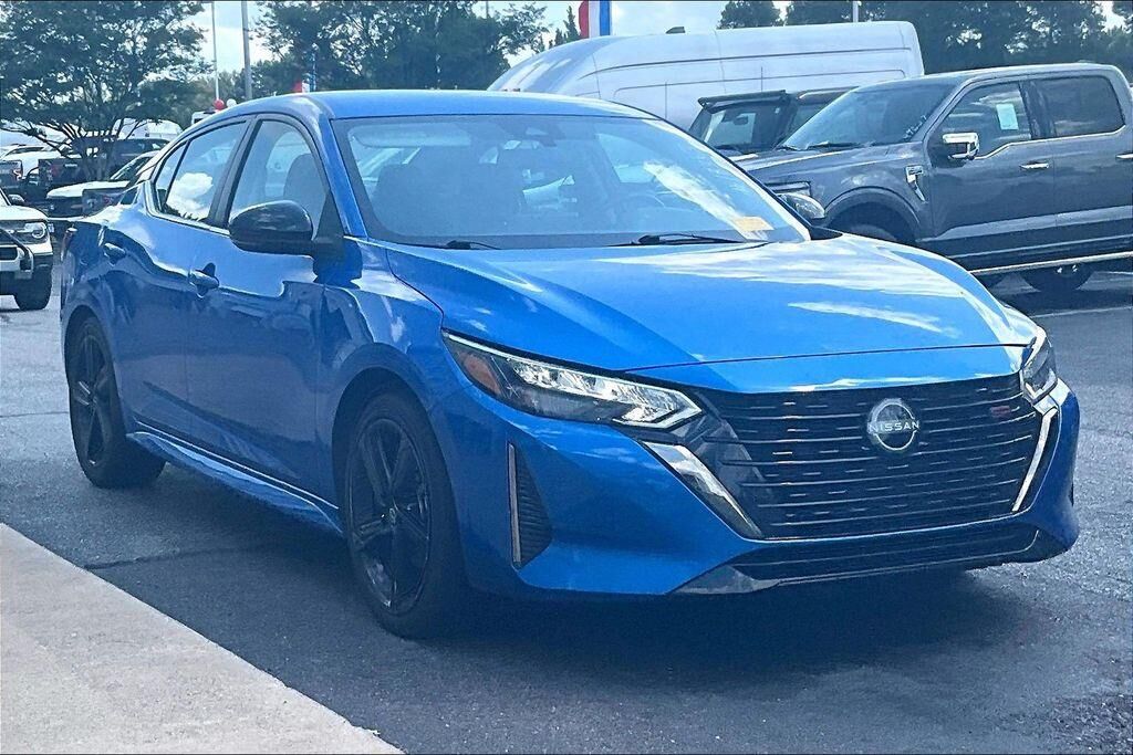 2025 Nissan Sentra SR — photo 1 of 6