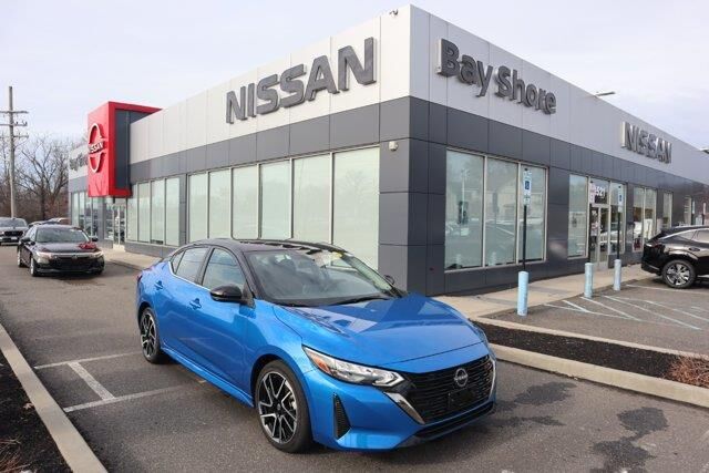 2025 Nissan Sentra SR — photo 1 of 10