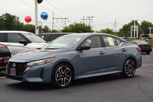 2025 Nissan Sentra SR — photo 1 of 13