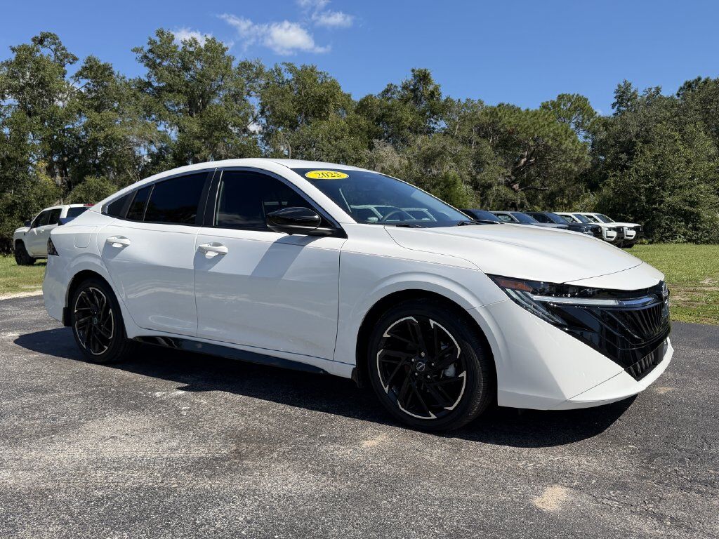 2026 Nissan Sentra SR — photo 1 of 13
