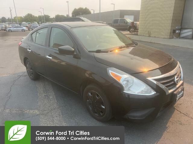 2019 Nissan Versa S — photo 1 of 41