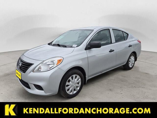 2012 Nissan Versa 1.6 S — photo 1 of 13