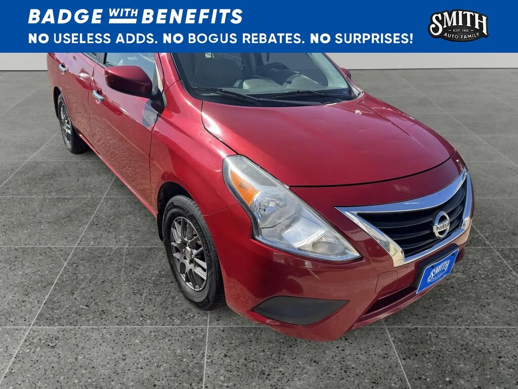 2015 Nissan Versa 1.6 SV — photo 1 of 11