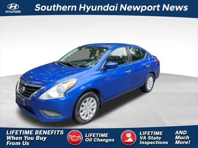 2016 Nissan Versa 1.6 SV — photo 1 of 13