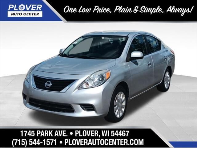 2012 Nissan Versa 1.6 SV — photo 1 of 12