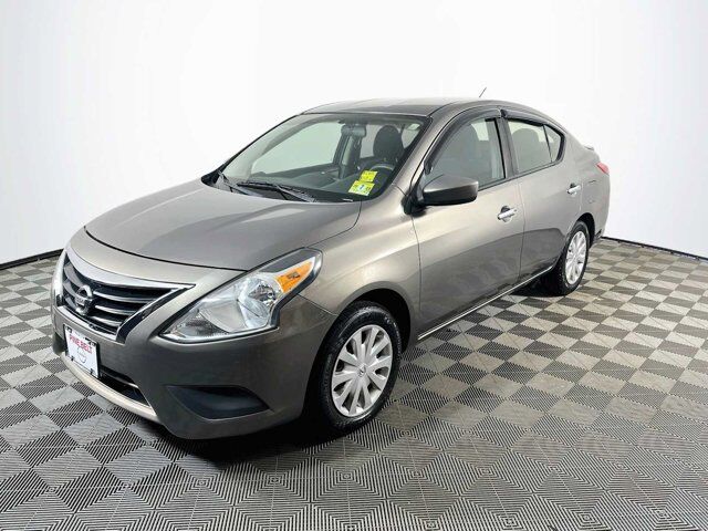 2017 Nissan Versa Sedan SV — photo 1 of 1