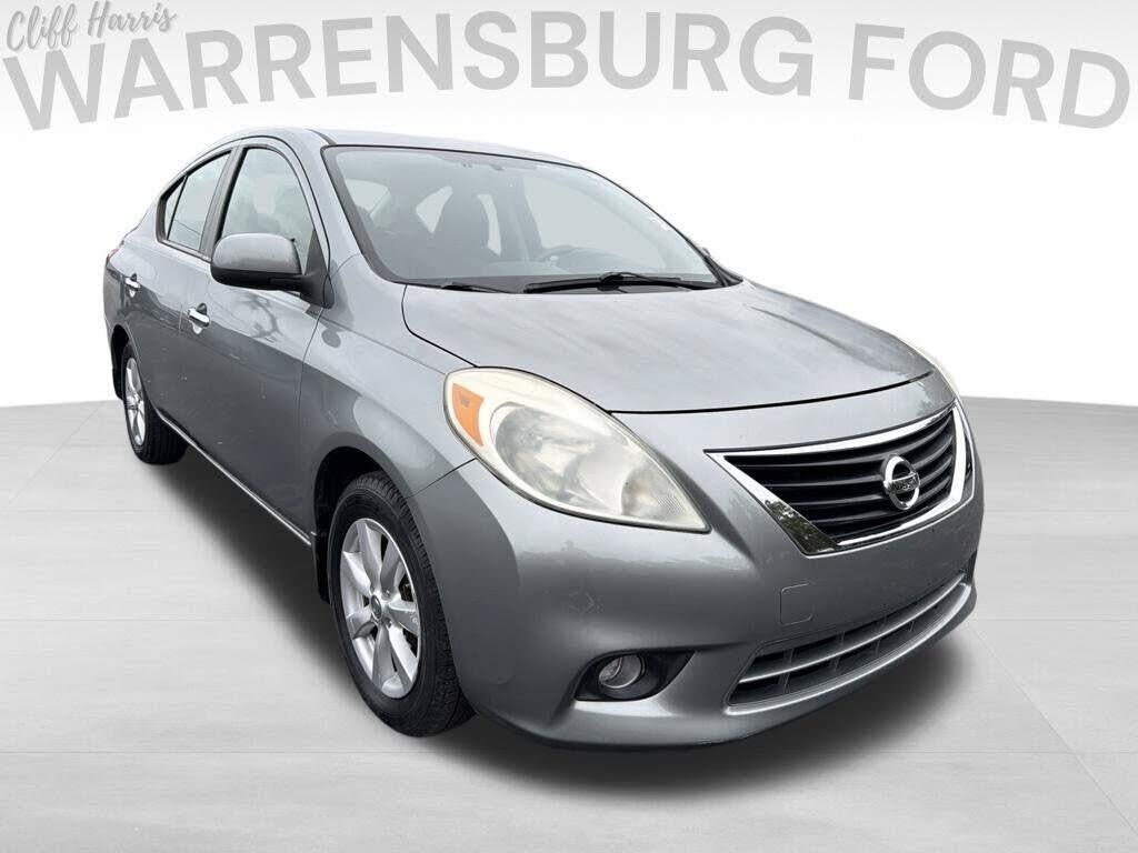 2012 Nissan Versa 1.6 SL — photo 1 of 1