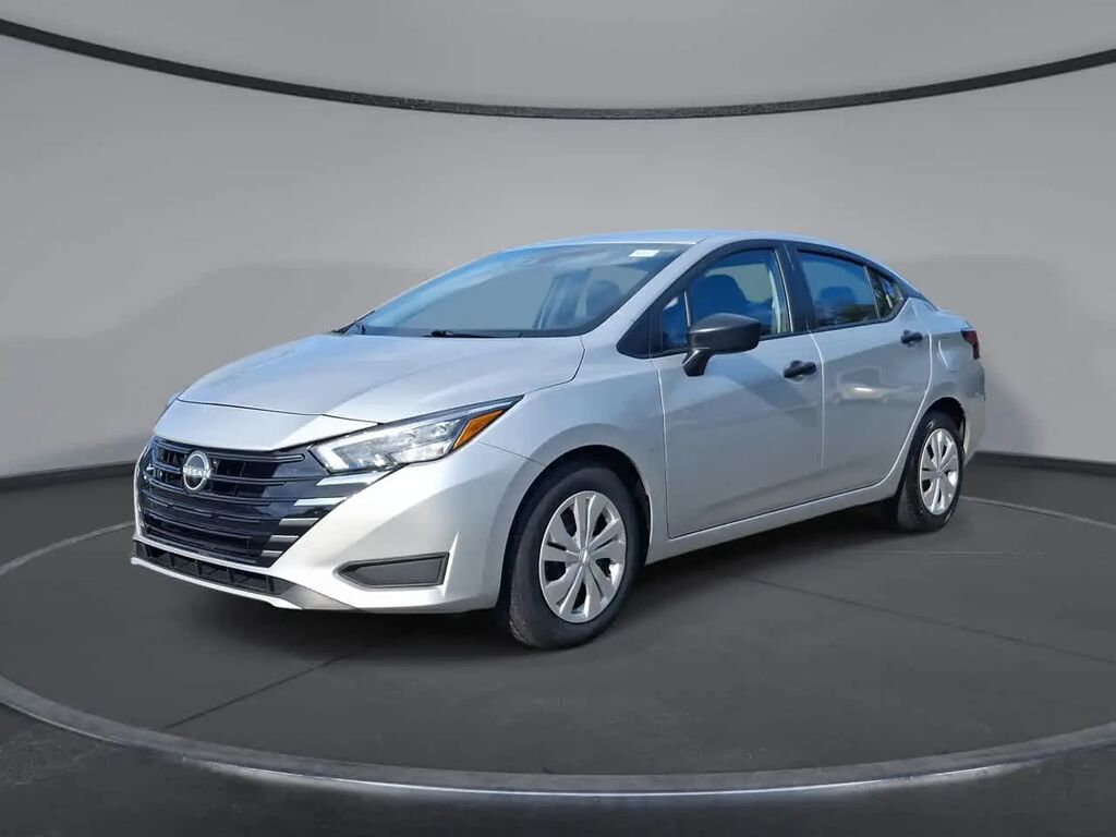 2025 Nissan Versa S — photo 1 of 13