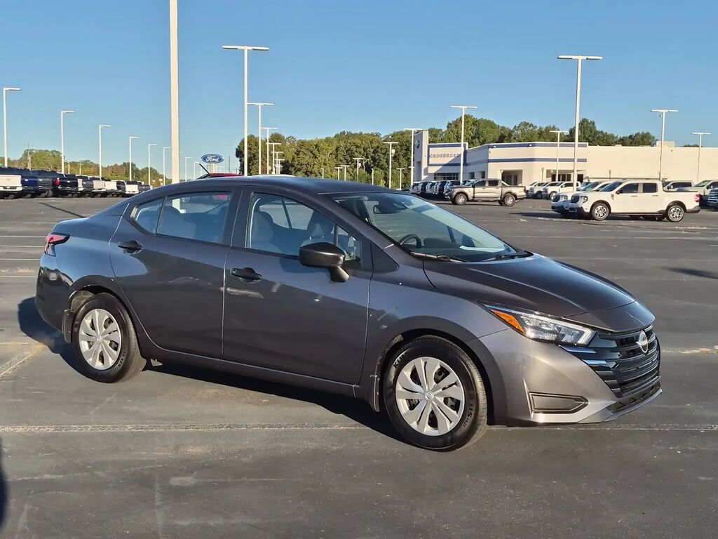 2025 Nissan Versa S — photo 1 of 13