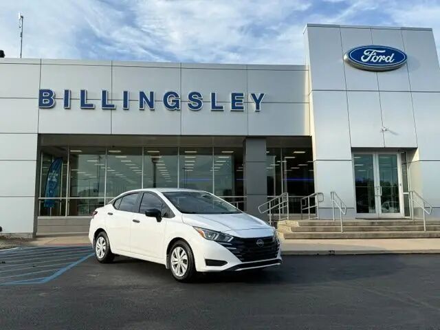 2024 Nissan Versa S — photo 1 of 2